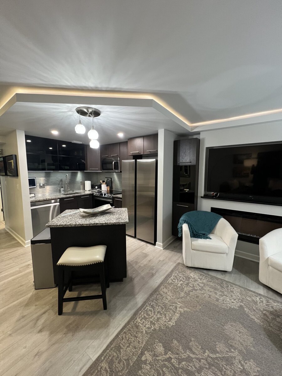 1 Bedroom / 1 Bath kitchen and living area